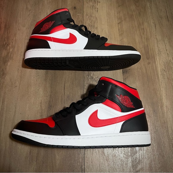 Air Jordan 1 Mid ‘Bred Toe’ - Picture 3 of 5